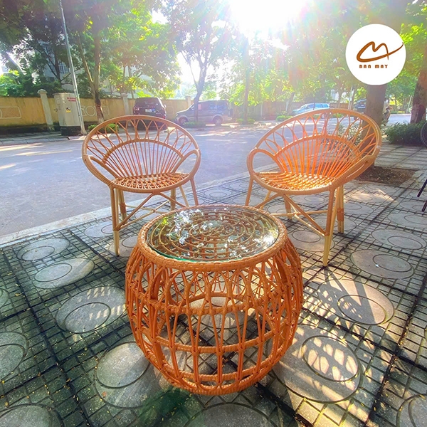 Bàn Ghế Ban Công Ngoài Trời Đuôi Công – Cảm Hứng Thiết Kế Thanh Thoát Cho Góc Ngồi Hai Người