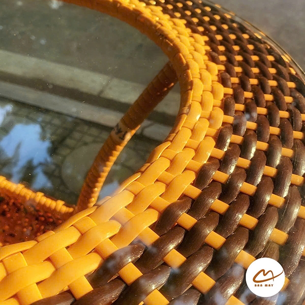 Bàn ghế ngoài trời, bàn ghế mây nhựa khung thép nội thất Bản Mây thiết kế dáng chân quỳ sang trọng, decor ban công sân vườn