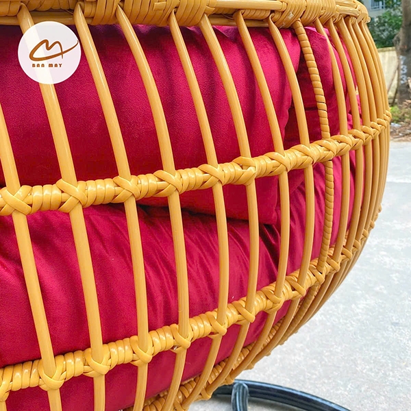 Ghế Xích Đu Mây Nhựa Bản Mây - Lồng Vàng Vảy Rồng, Đệm Đỏ Mận Sạch Sẽ