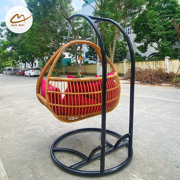 Ghế Xích Đu Mây Nhựa Bản Mây - Lồng Vàng Vảy Rồng, Đệm Đỏ Mận Sạch Sẽ