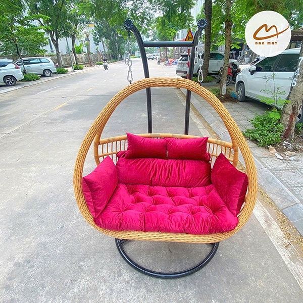 Ghế Xích Đu Mây Nhựa Bản Mây - Lồng Vàng Vảy Rồng, Đệm Đỏ Mận Sạch Sẽ