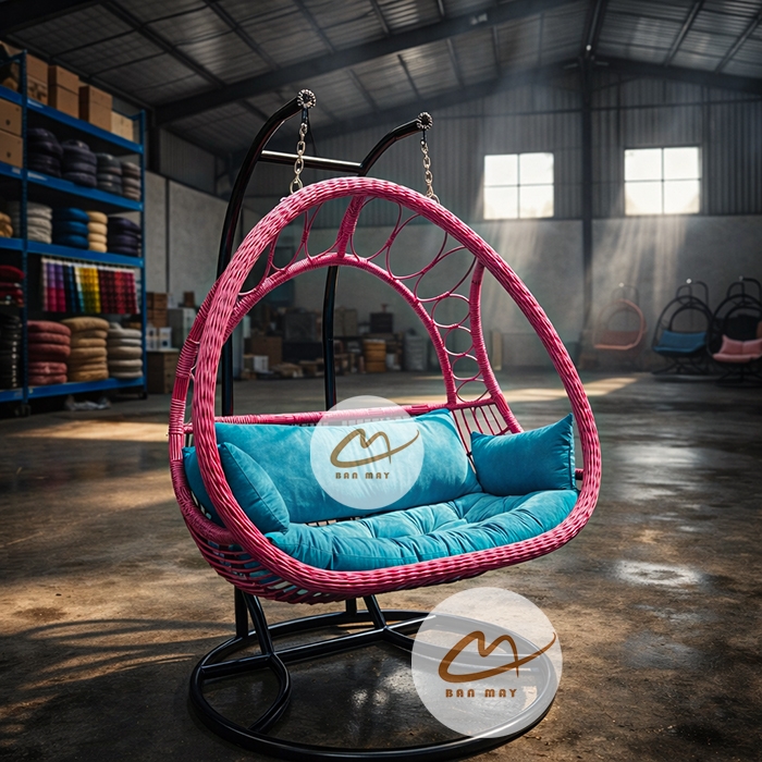 Xích Đu Sân Vườn Bán Nguyệt Cần Kép – Không Gian Tụ Họp 3 Người Vững Chãi