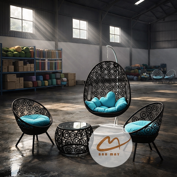 Xích đu mây nhựa khung thép, bộ bàn ghế ngoài trời nội thất Bản Mây họa tiết hoa cúc, đồng xu cao cấp