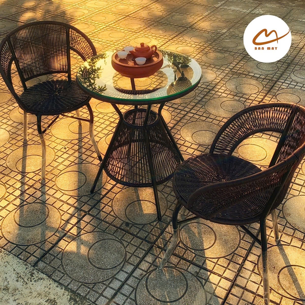 Bàn ghế ngoài trời, xích đu mây nhựa khung thép nội thất Bản Mây ngồi được 3 người đan thủ công cao cấp
