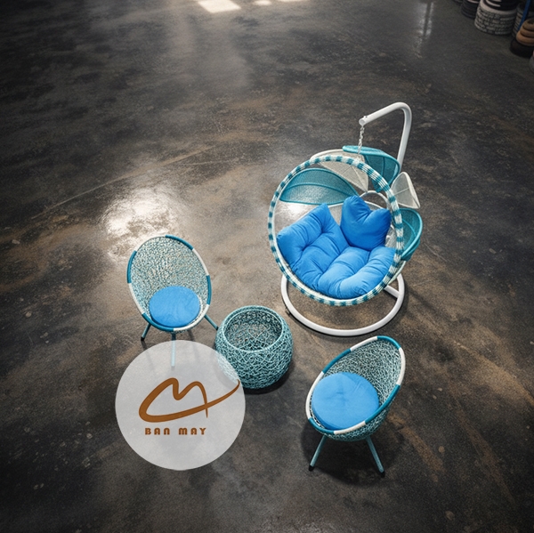 Bàn Ghế Mây Nhựa Ngoài Trời, Xích Đu Cánh Hoa Phối Cảnh Sáng Màu Cho Góc Sân Vườn Và Ban Công