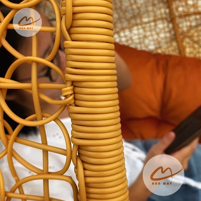 Ghế Xích Đu Sân Vườn Dáng Trứng – Thiết Kế Đơn Tối Giản Cho Không Gian Ngoài Trời