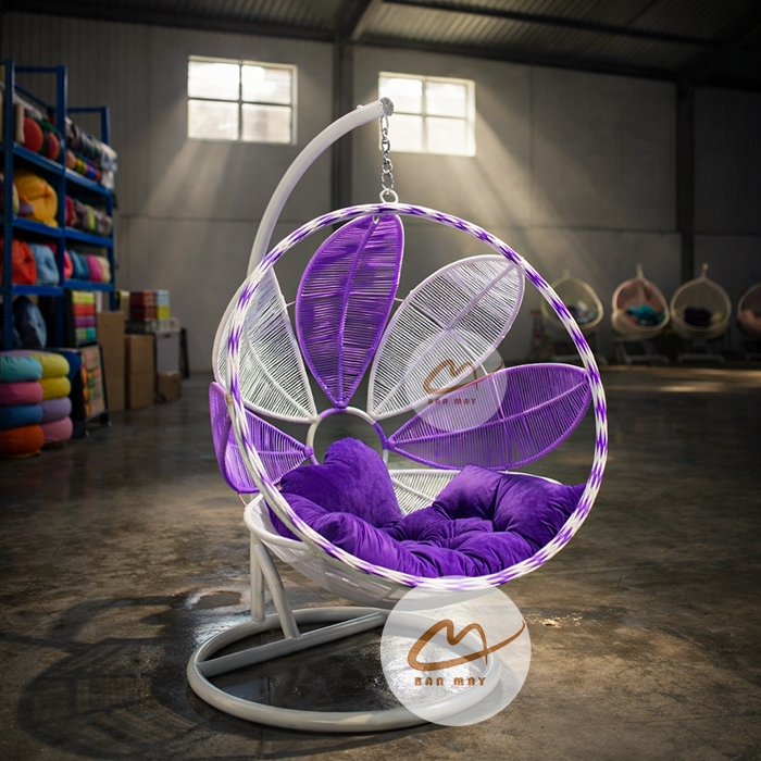 Xích Đu Mây Nhựa Cánh Hoa – Thiết Kế Nghệ Thuật Cho Không Gian Thư Giãn