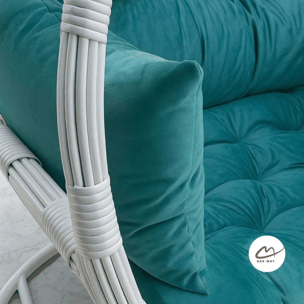 Xích đu bầu dục lồng trắng đệm xanh
