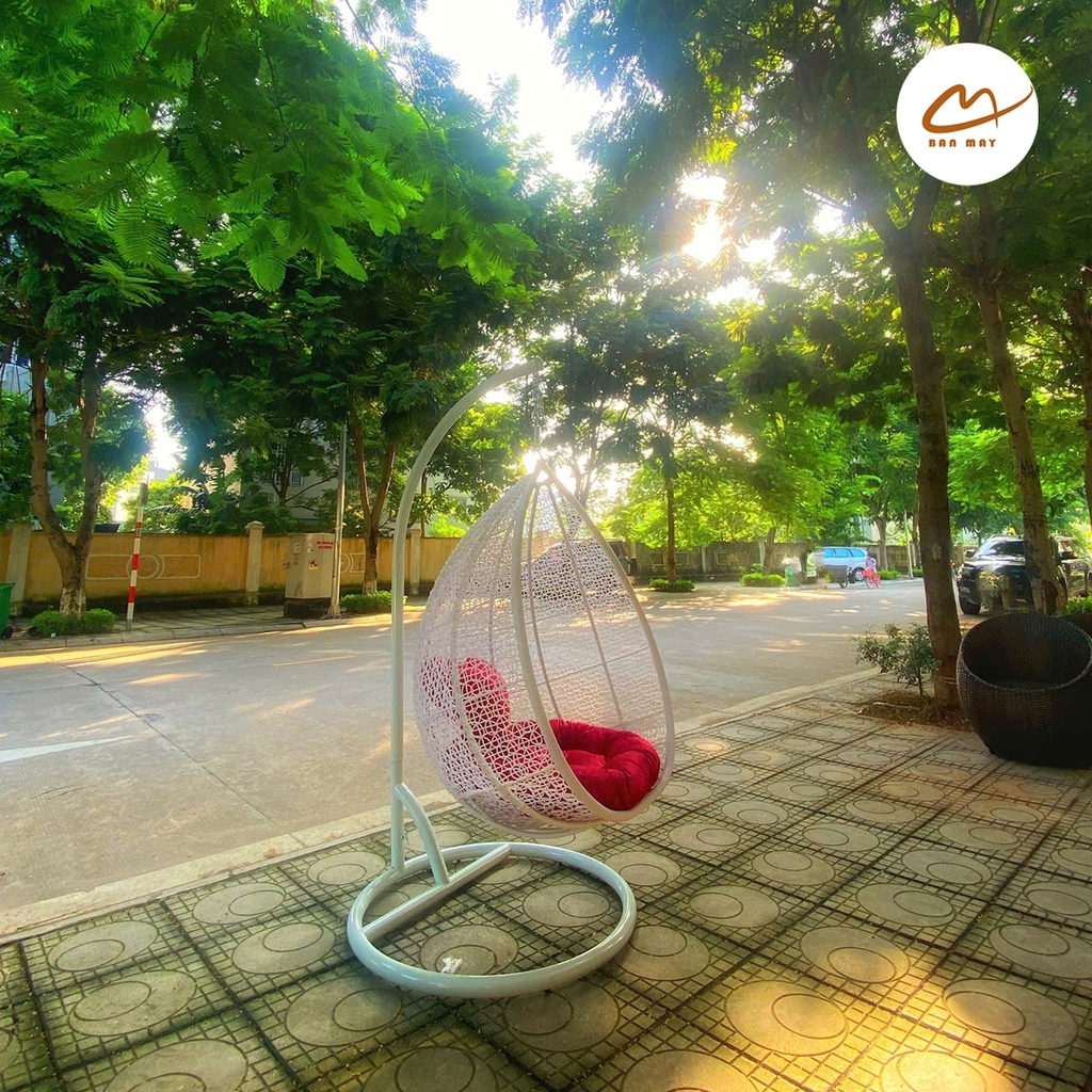 Xích đu đơn màu trắng hình giọt nước