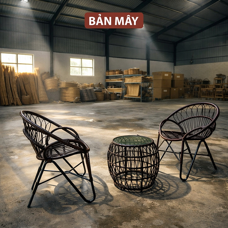 Bàn Ghế Ban Công Ngoài Trời Đuôi Công – Cảm Hứng Thiết Kế Thanh Thoát Cho Góc Ngồi Hai Người