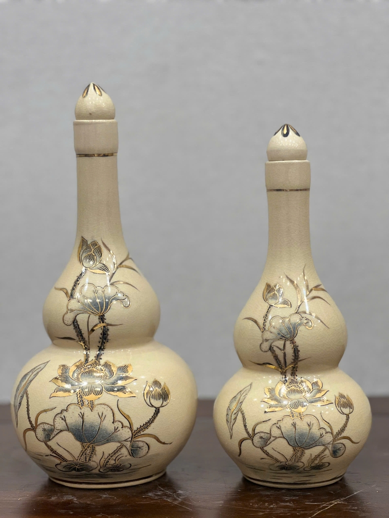 Nậm Rượu Hoạ Tiết Hoa Sen H18 Vẽ Vàng 24K