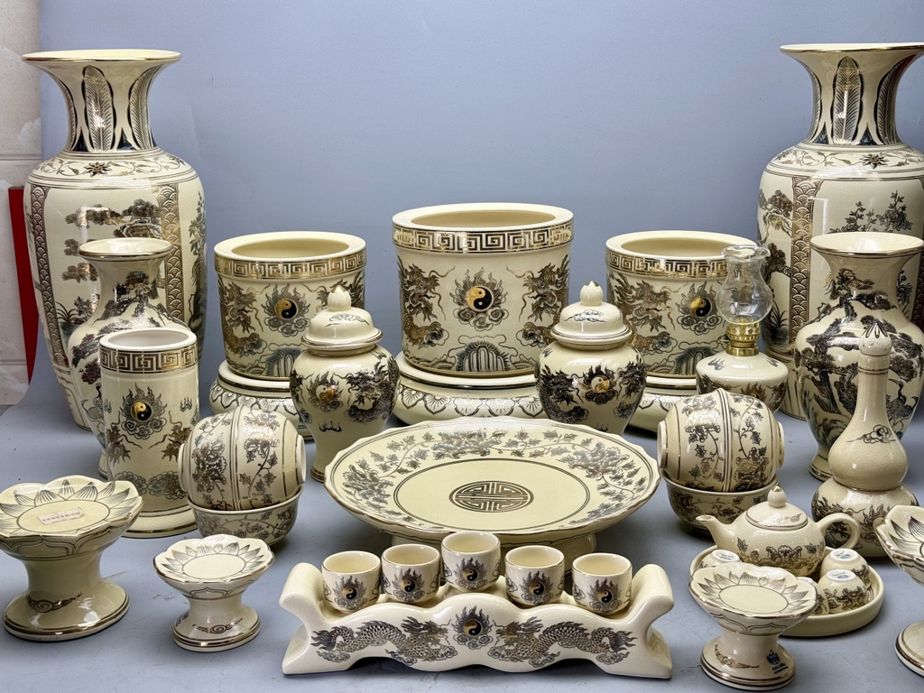 Bộ Thờ Cho Ban Thờ 1m55 đến 1m75 men rạn vẽ vàng 24K