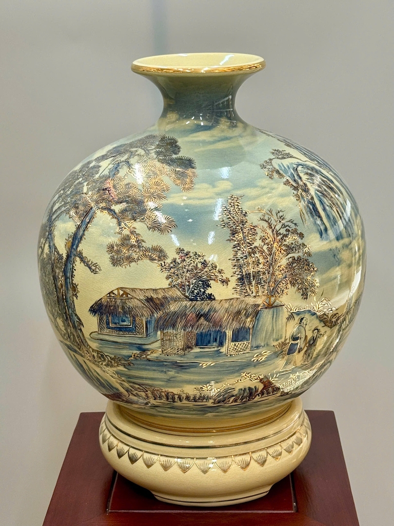 Bình Tài Lộc Sơn Thuỷ Hữu Tình 3D Cao 42cm Gốm Vẽ Vàng