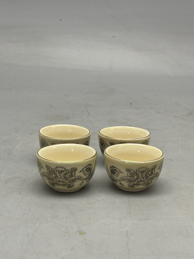 Bộ Trà Thờ Vẽ Vàng 24K