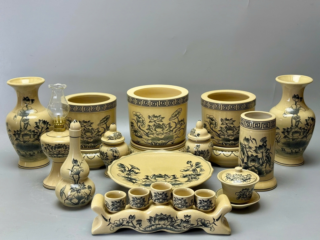 Bộ thờ hoạ tiết hoa sen ban thờ 1m57-1m75 men truyền thống