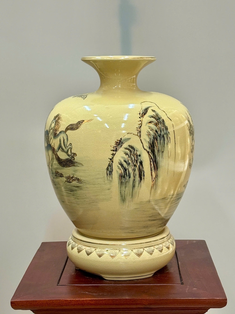 Bình Vạn Phúc Hoạ Tiết Bát Mã Cao 34cm Gốm Chu Đậu Vẽ Vàng