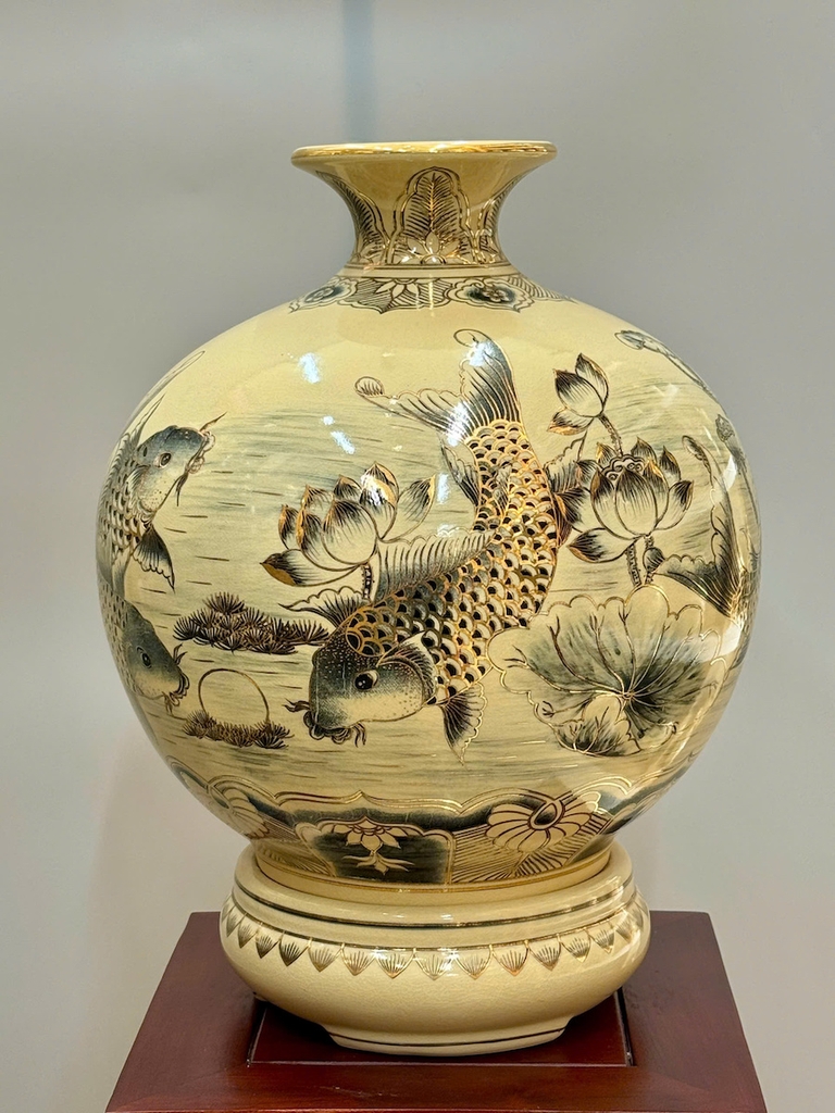 Bình Hút Lộc Cá Chép Hoa Sen Cao 42cm Gốm Chu Đậu Vẽ Vàng