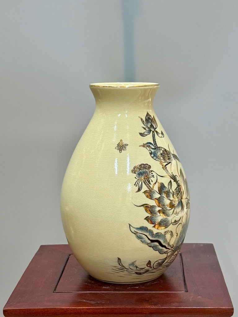 Bình Lão Vọng Cao 28cm Hoạ Tiết Hoa Sen Vẽ Vàng