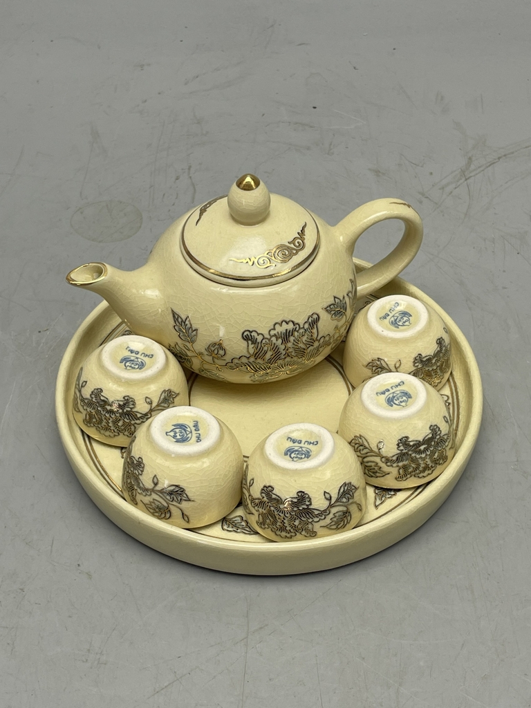 Bộ Trà Thờ Vẽ Vàng 24K