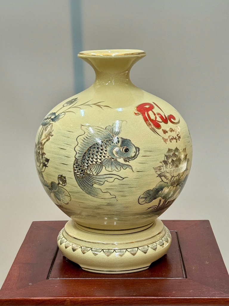 Bình Hút Lộc Cá Chép Hoa Sen Chữ Phúc Cao 29cm Gốm Chu Đậu Vẽ Vàng