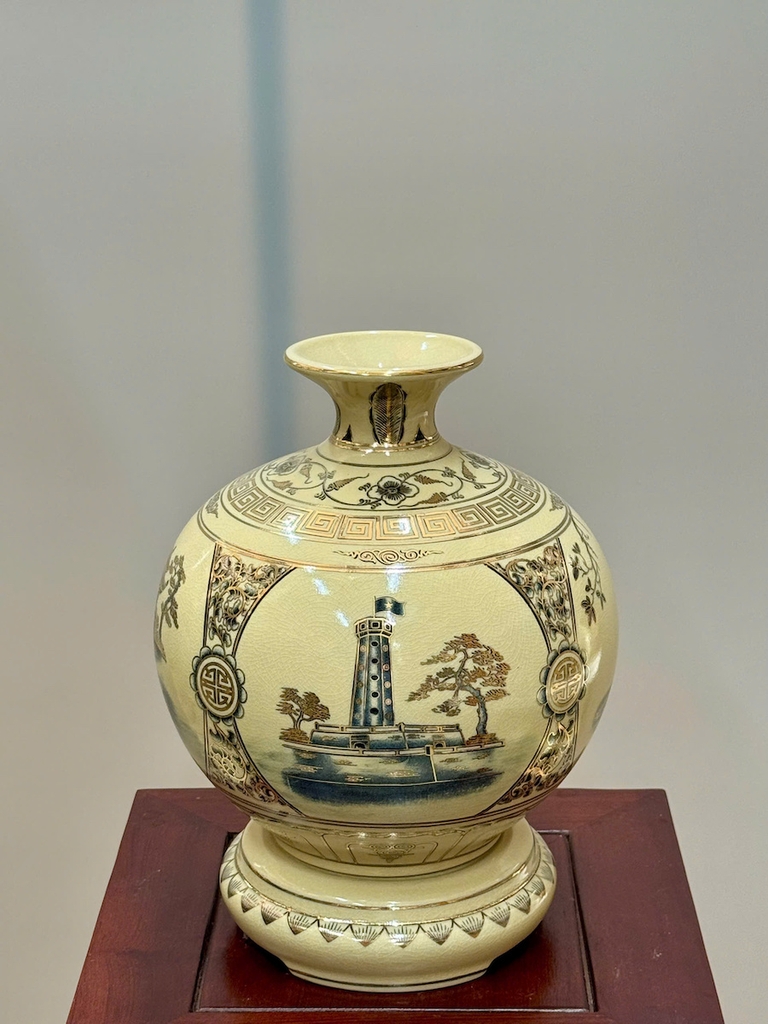 Bình Hút Lộc Tứ Cảnh Hà Nội Cao 29cm Gốm Chu Đâu Vẽ Vàng