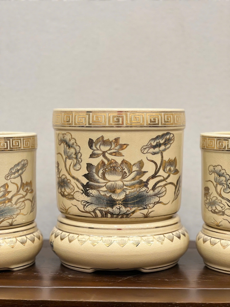 Bát Hương F20 Hoạ Tiết Hoa Sen Vẽ Vàng 24K