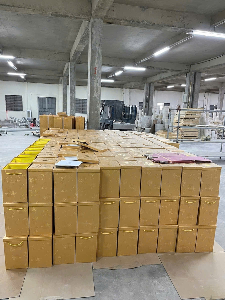 Bình Bảo Châu In Logo Cty Kỷ Niệm 40 năm Thành Lập