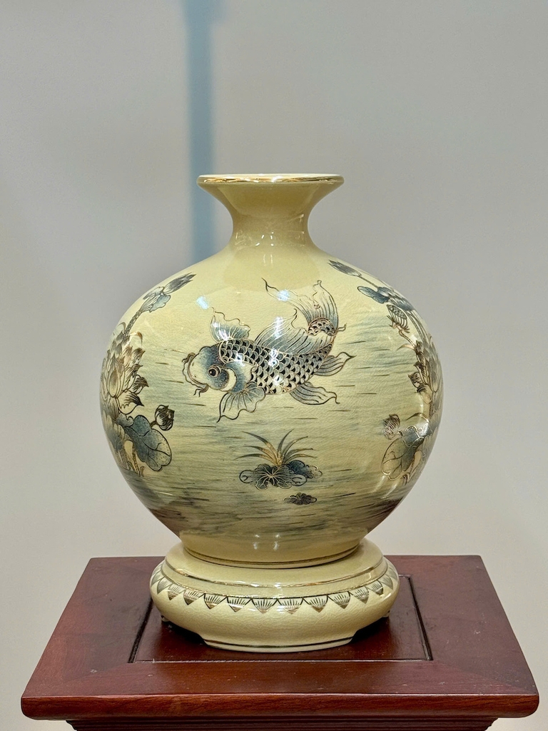 Bình Hút Lộc Cá Chép Hoa Sen Cao 29cm Gốm Chu Đậu Vẽ Vàng