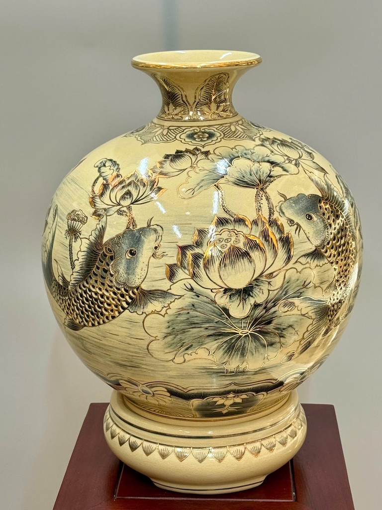 Bình Hút Lộc Cá Chép Hoa Sen Cao 42cm Gốm Chu Đậu Vẽ Vàng