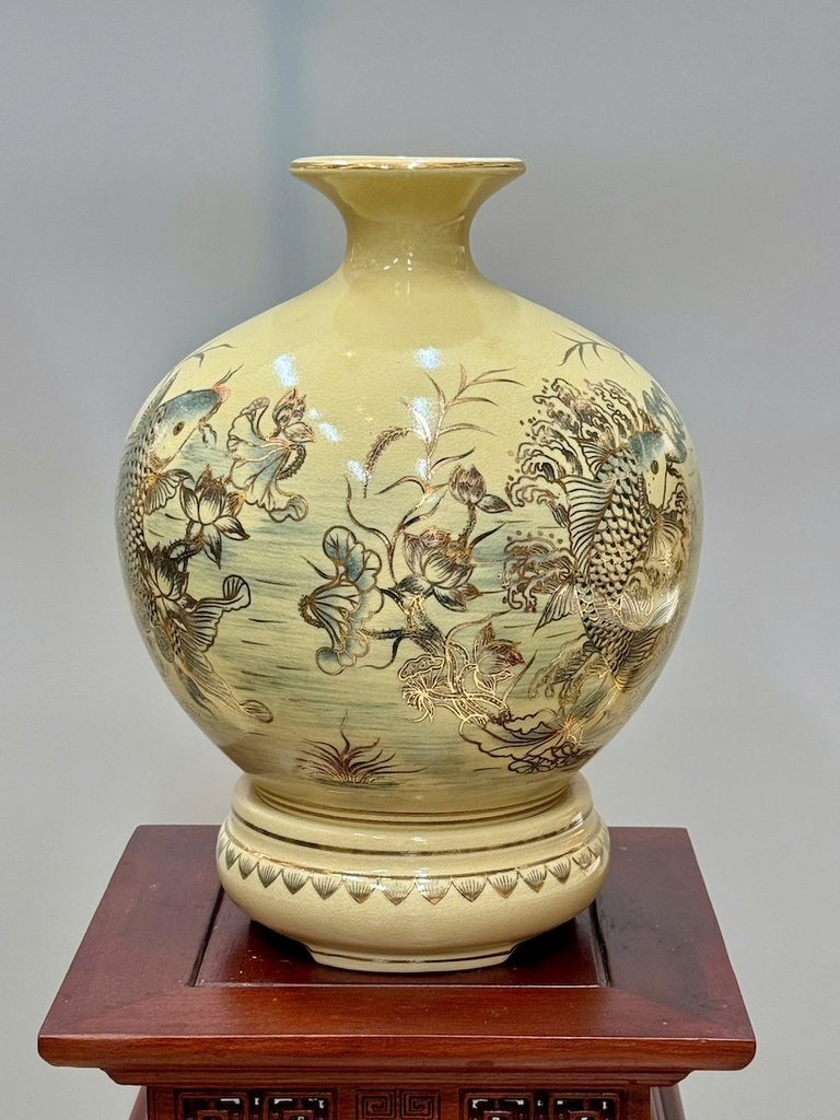 Bình Hút Lộc Cá Chép Hoa Sen Cao 36cm Gốm Chu Đậu Vẽ Vàng