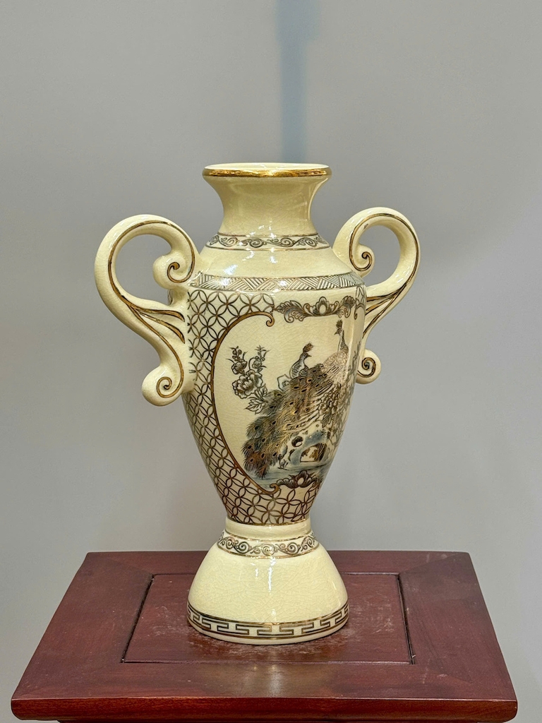 Bình Cúp Hoạ Tiết Thuận Buồm - Công Đào Cao 30cm Gốm Vẽ Vàng