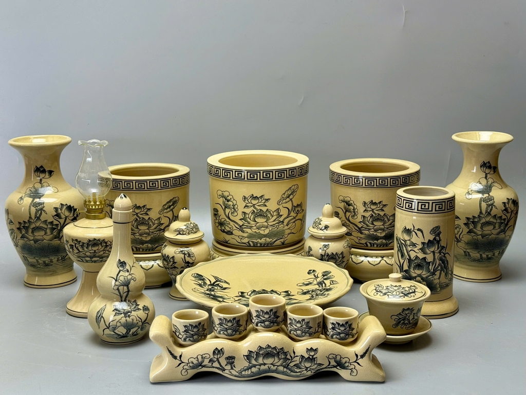 Bộ thờ hoạ tiết hoa sen ban thờ 1m57-1m75 men truyền thống