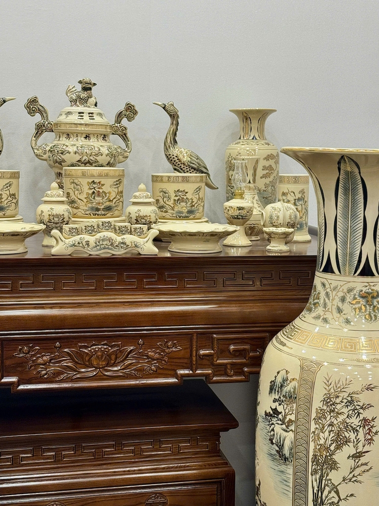 Bộ Đồ Thờ Bát Hương Hoa Sen Cho Ban Thờ 1,75m đến 1,97m + Đôi Lục Bình 2 Bên