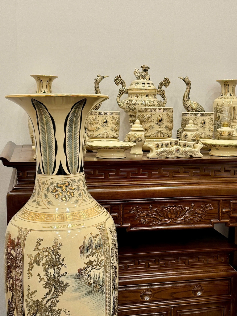 Bộ Đồ Thờ Bát Hương Rồng Đắp Nổi Ban Thờ 1,75m đến 1,97m Gốm Vẽ Vàng