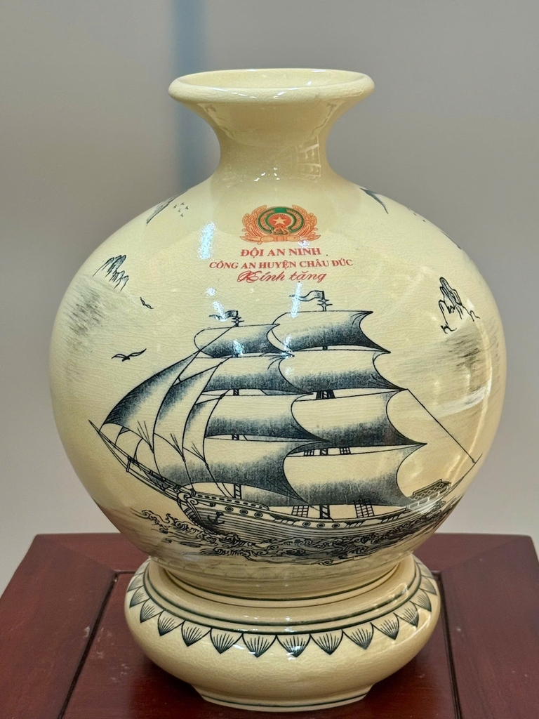 Bình Hút Lộc Thuận Buồm Xuôi Gió Cao 27cm In Theo Yêu Cầu