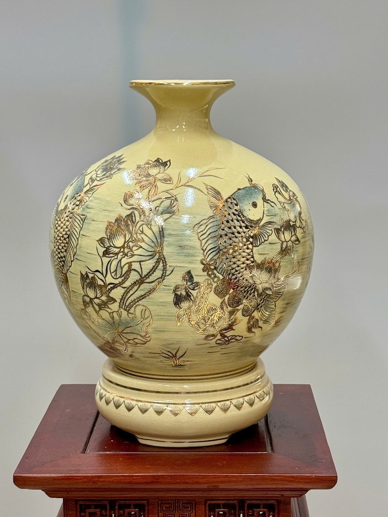 Bình Hút Lộc Cá Chép Hoa Sen Cao 36cm Gốm Chu Đậu Vẽ Vàng