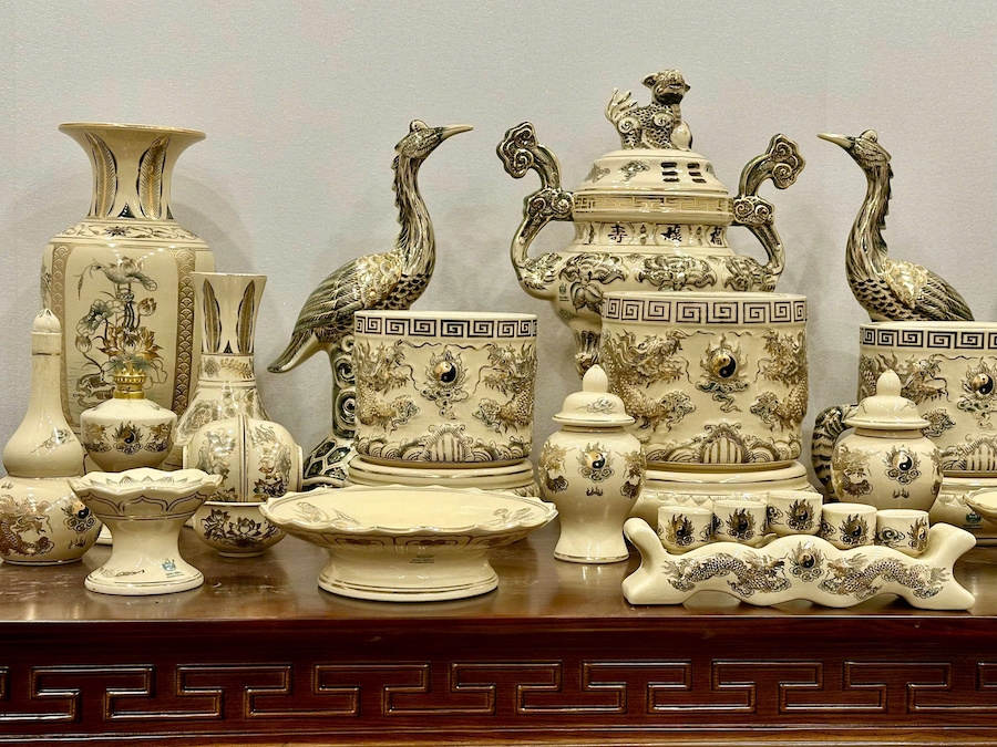 Bộ Đồ Thờ Cho Ban Thờ 1,75m đến 1,97m Gốm Chu Đậu Vẽ Vàng