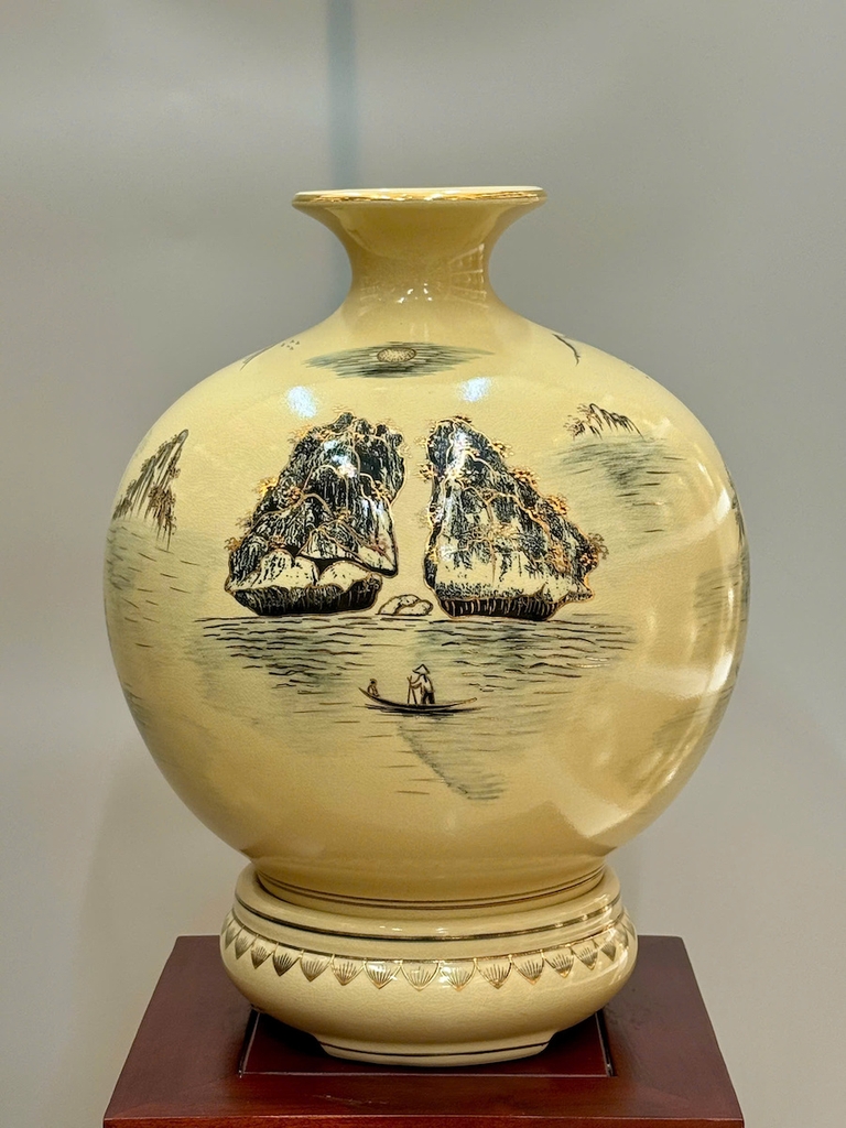 Bình Hút Lộc Thuận Buồm Xuôi Gió Cao 42cm Gốm Chu Đậu Vẽ Vàng