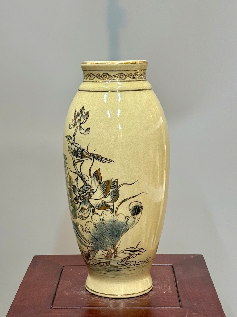 Bình Hoa Phi Yến Hoạ Tiết Hoa Sen Cao 35cm Gốm Vẽ Vàng