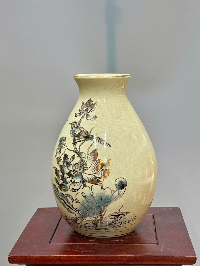 Bình Lão Vọng Cao 28cm Hoạ Tiết Hoa Sen Vẽ Vàng