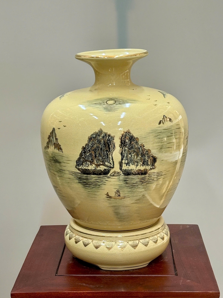 Bình Vạn Phúc Hoạ Tiết Thuận Buồm Cao 34cm Gốm Chu Đậu Vẽ Vàng