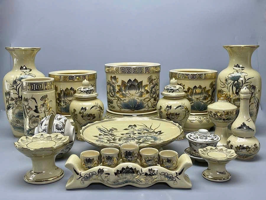 Bộ thờ hoạ tiết Hoa Sen Kỷ 5 chén vẽ vàng