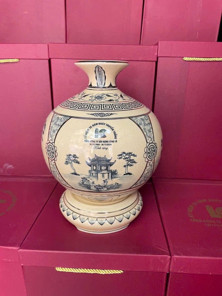 Bình Hút Lộc Tứ Cảnh Hà Nội H25 kẻ vàng in logo Doanh Nghiệp
