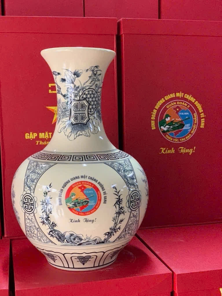 Bình Phú Quý H30 truyền thống in logo Doanh Nghiệp