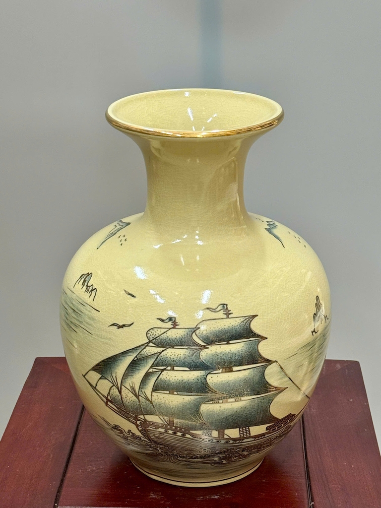 Bình Bảo Châu Thuận Buồm Cao 28cm Gốm Chu Đậu Vẽ Vàng