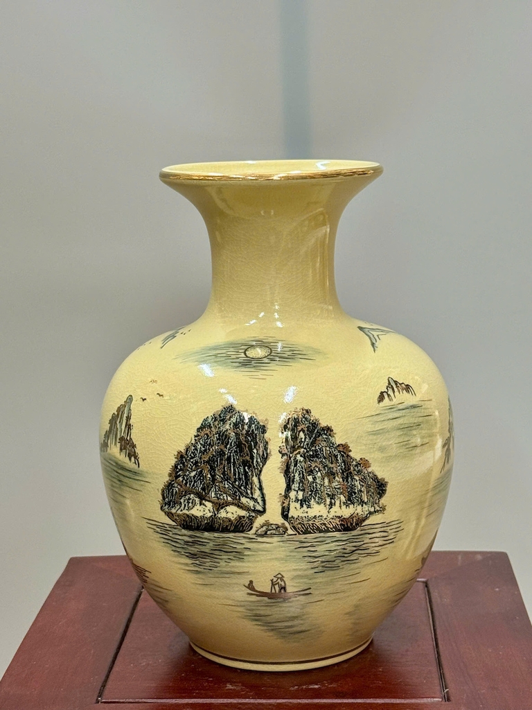 Bình Bảo Châu Thuận Buồm Cao 28cm Gốm Chu Đậu Vẽ Vàng