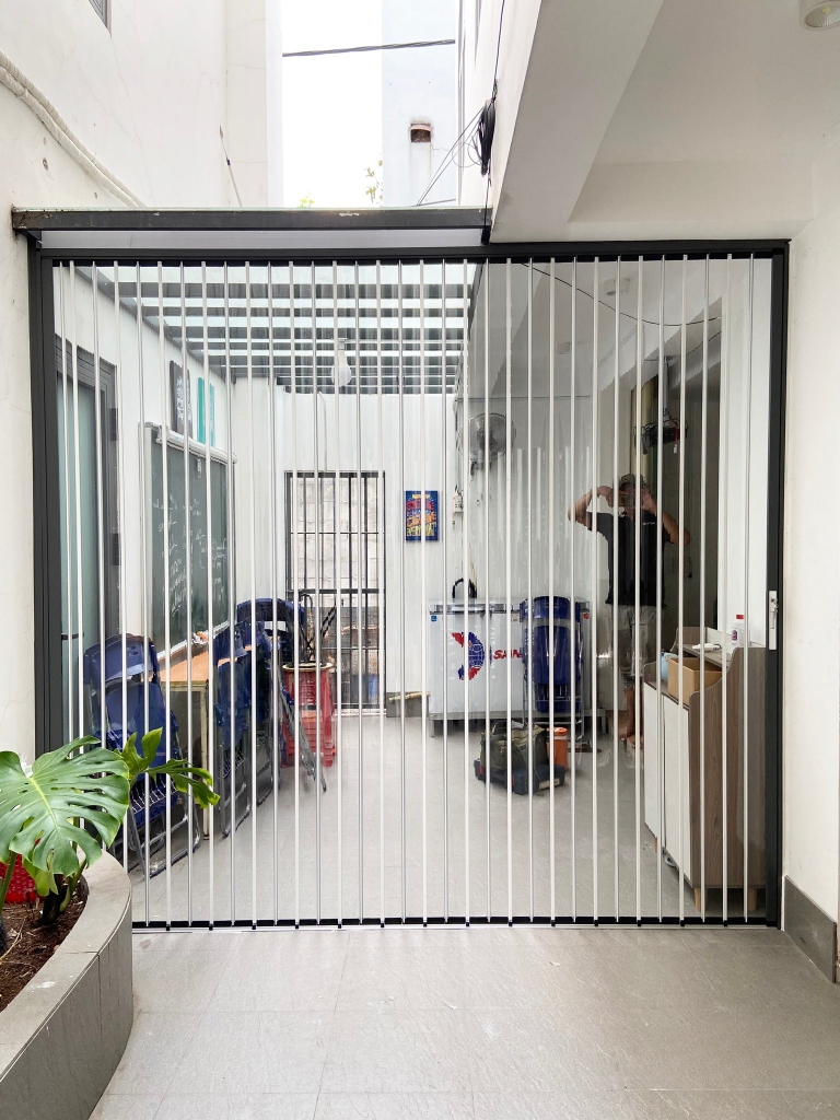 Cửa Xếp Khung Nhựa