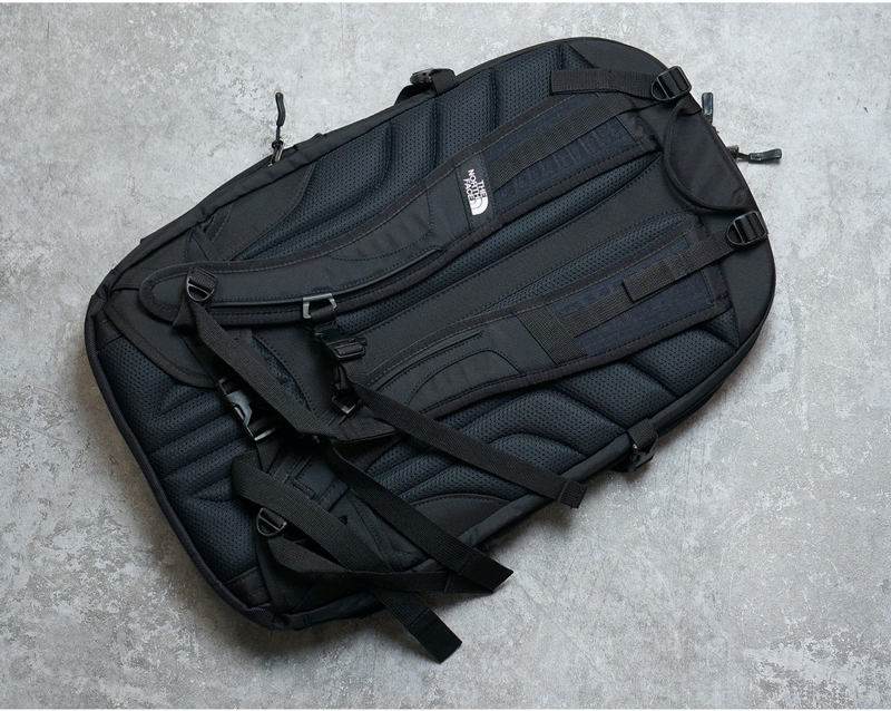 Balo đựng Laptop 17.3 inch thương hiệu The North Face dòng Router Transit Series cao cấp