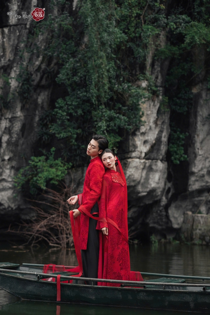 Áo dài Hồng Liên