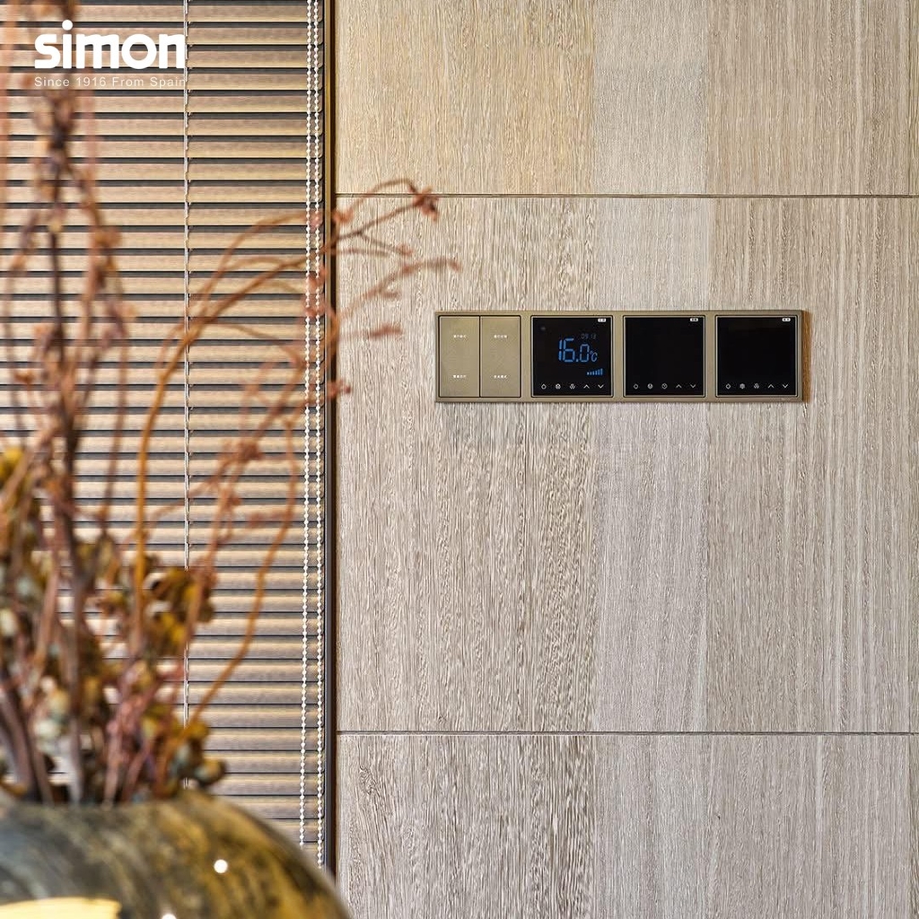 bộ điều khiển trung tâm kết hợp với các phím bấm smart thông minh